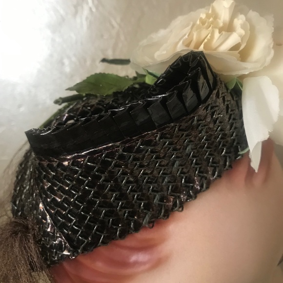 EXQUISITE 1940s\' BROWN METALLIC STRAW FASCINATOR HAT WITH FABRIC ROSES & VEIL main image 12
